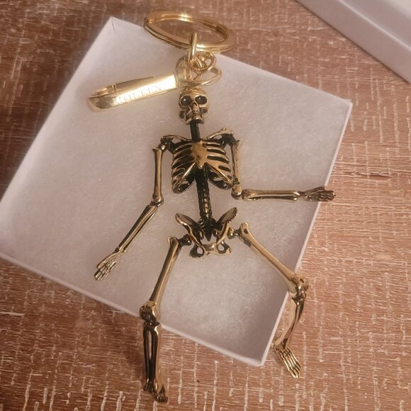 ALEXANDER MCQUEEN - Keychain/Bag clip. Gold toned. Brand new. Gift box included. - Picture 3 of 11